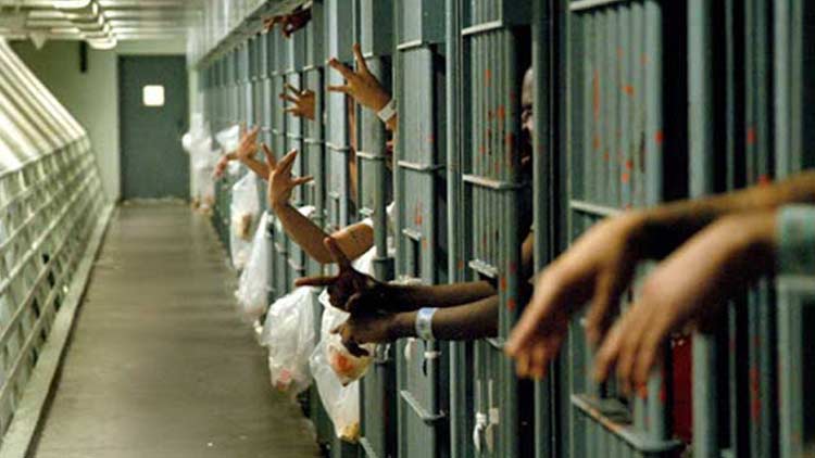 കോവിഡ്: ജയിലുകളിലെ തിരക്ക് കുറക്കാൻ പരോൾ