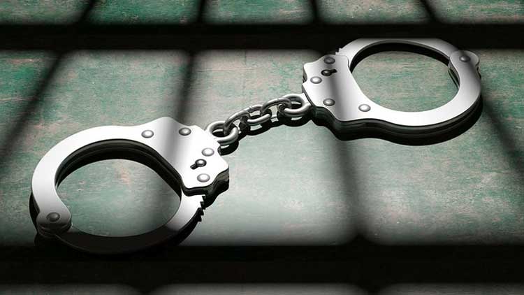 േമാ​ഷ​ണ​ം:  സ്​​ത്രീ​ക്കും  സു​ഹൃ​ത്തി​നും  ത​ട​വ്​