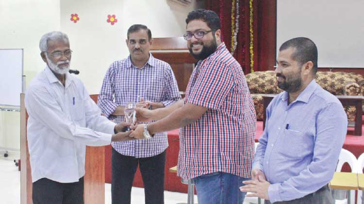 നാ​ല​ര പ​തി​റ്റാ​ണ്ടി​െൻറ പ്ര​വാ​സം; ജ​ലാ​ലു​ദ്ദീ​ൻ മ​ട​ങ്ങു​ന്നു