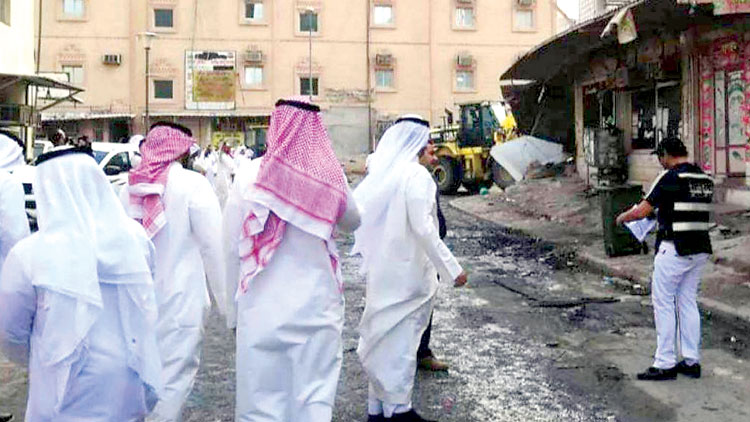 വ​ൻ സ​ന്നാ​ഹ​ത്തോ​ടെ ജ​ലീ​ബി​ലെ പ​രി​ശോ​ധ​ന​ക്ക്​ തു​ട​ക്കം