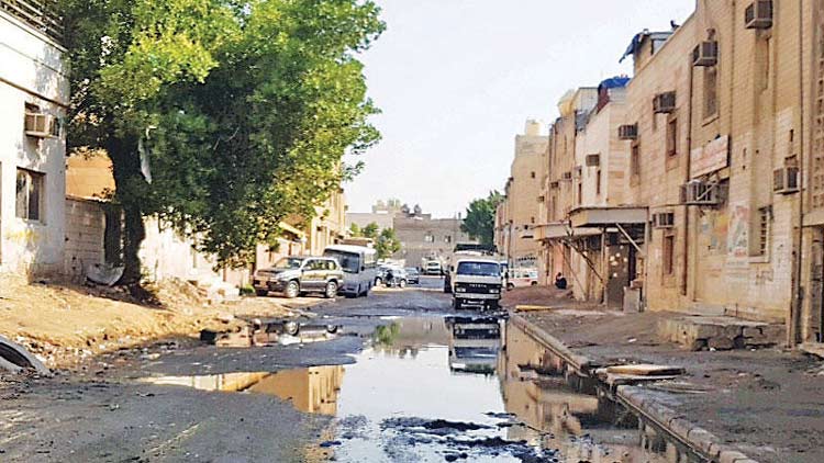 ജ​ലീ​ബി​ൽ കേ​ടു​വ​ന്ന 40 ട​ണ്‍  ഭ​ക്ഷ​ണ​പ​ദാ​ർ​ഥ​ങ്ങ​ൾ പി​ടി​കൂ​ടി