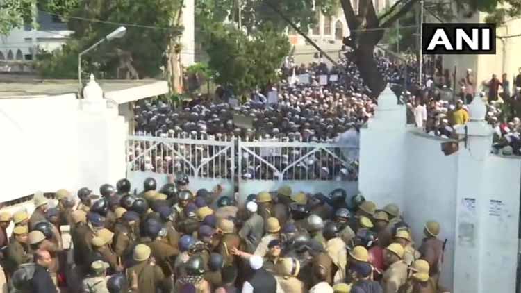 പൗരത്വ ഭേദഗതിക്കെതിരെ രാജ്യമെമ്പാടും ക​ലാ​ല​യ​ങ്ങ​ളി​ൽ പ്രക്ഷോഭം