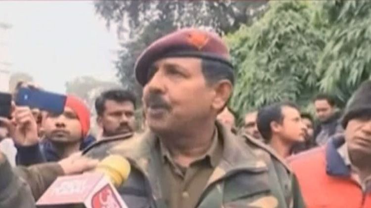 ജാമിഅയിൽ പൊലീസ് പള്ളിയിൽ കയറി ഇമാമിനെ മർദിച്ചു -സുരക്ഷാ ഉദ്യോഗസ്ഥൻ