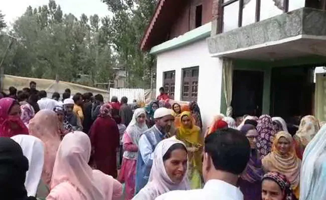 പുൽവാമയിൽ തീവ്രവാദികളുടെ വെടിയേറ്റ്​ സ്​ത്രീ മരിച്ചു