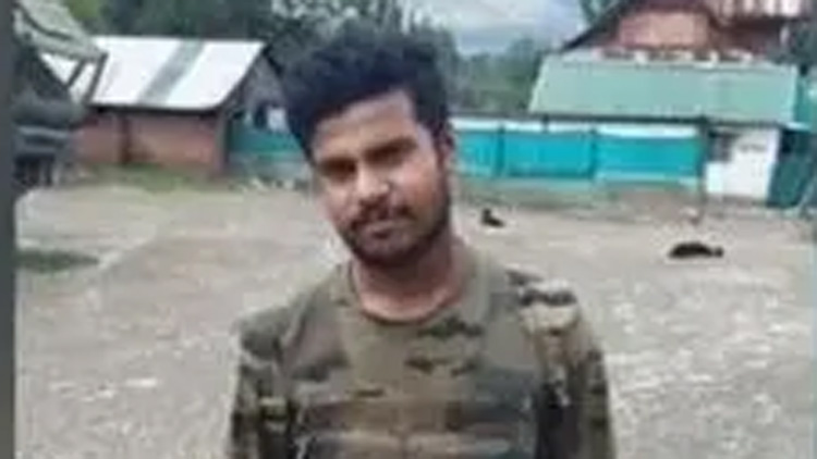 കശ്മീരില്‍ മരിച്ച മലയാളി സൈനികന്‍റെ മൃതദേഹം തിരുവനന്തപുരത്ത് എത്തിച്ചു