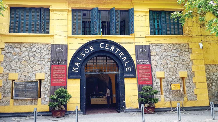 വിയറ്റ്നാമിലെ ആ പഴയ തടവറയിലൂടെ