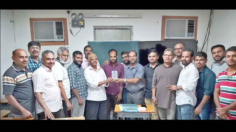 വെ​ച്ചു​വി​ള​മ്പി​യ പ്ര​വാ​സം മു​ഹ​മ്മ​ദ് കു​ട്ടി ചെ​മ്മാ​ട് നാ​ട​ണ​യു​ന്ന​ത്​  വ​ലി​യ ദൗ​ത്യ​ങ്ങ​ൾ പൂ​ർ​ത്തി​യാ​ക്കി