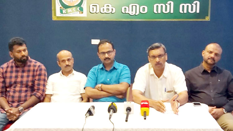 മ​ല​പ്പു​റം ജി​ല്ല സു​വ​ർ​ണ ജൂ​ബി​ലി: കെ.​എം.​സി.​സി​ക്ക്​ ഒ​രു കോ​ടി രൂ​പ​യു​ടെ ക്ഷേ​മ​പ​ദ്ധ​തി​ക​ൾ