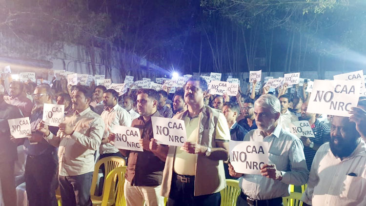 ജി​ദ്ദ  ത​നി​മ ബ​ഹു​ജ​ന സ​മ്മേ​ള​ന​ത്തി​ൽ രോഷമി​ര​മ്പി