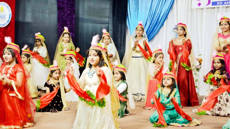 യാം​ബു അ​ൽ​മ​നാ​ർ സ്‌​കൂ​ൾ വാ​ർ​ഷി​കം വർണാഭമായി