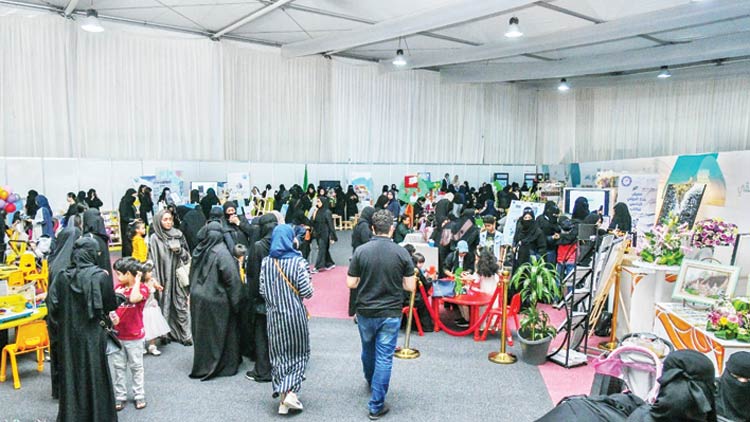 ജി​ദ്ദ അ​ന്ത​ാരാ​ഷ്​​ട്ര പു​സ്​​ത​കോ​ത്സ​വം സ​ന്ദ​ർ​ശി​ക്കാ​നെ​ത്തി​യ​ത് റെ​ക്കോ​ഡ് ​ജ​നം