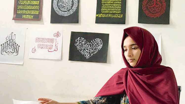 അക്ഷരങ്ങളുടെ അഴകുമായി  ജീന സബ്റിന്‍റെ കാലിഗ്രാഫി