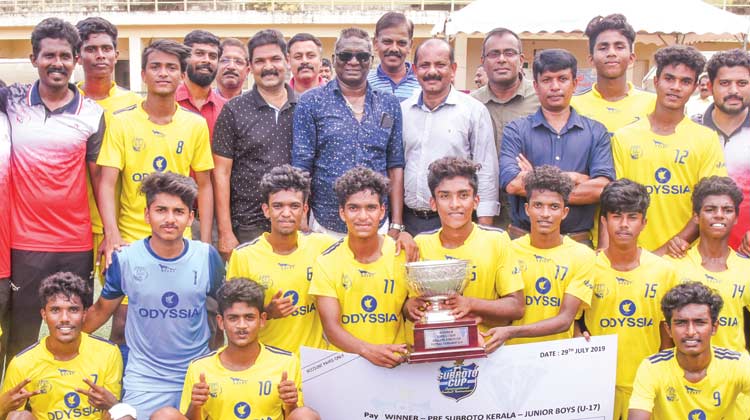 സുബ്രതോ കപ്പ് ഫുട്​ബാൾ: ചേലേ​മ്പ്ര, എടത്തനാട്ടുകര സ്​കൂളുകൾ ചാമ്പ്യന്മാർ