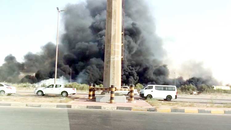 മാ​ലി​ന്യ​ശേ​ഖ​ര​ത്തി​ൽ തീ​പ​ട​ർ​ന്ന്  ജു​ബൈ​ലി​ൽ വ​ൻ അ​ഗ്​​നി​ബാ​ധ