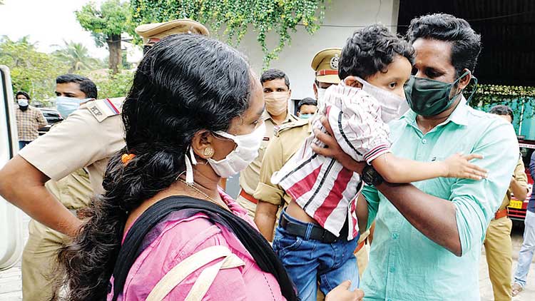 കാത്തിരിപ്പിനൊടുവിൽ ജുഗൽ കണ്ടു, രക്ഷിതാക്കളെ VIDEO