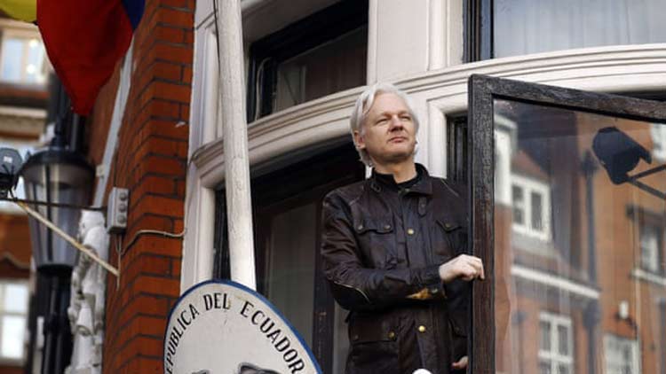 julian-assange-arrested-23