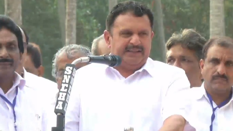 ഗവർണർ രാജിവെച്ച് പോയില്ലെങ്കിൽ തെരുവിൽ ഇറങ്ങി നടക്കാനാവില്ല -മുരളീധരൻ