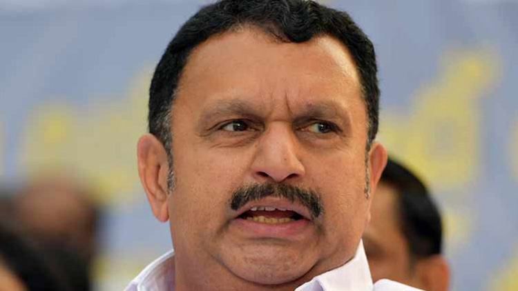 ഗവർണർ സർ സി.പിയുടെ ചരിത്രം വായിക്കുന്നത് നല്ലതാണ് -കെ. മുരളീധരൻ ഗവർണർ സർ സി.പിയുടെ ചരിത്രം വായിക്കുന്നത് നല്ലതാണ് -കെ. മുരളീധരൻ