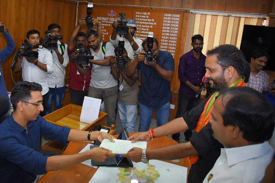 കെ. സുരേന്ദ്രനുവേണ്ടി വീണ്ടും പത്രിക സമർപ്പിച്ചു