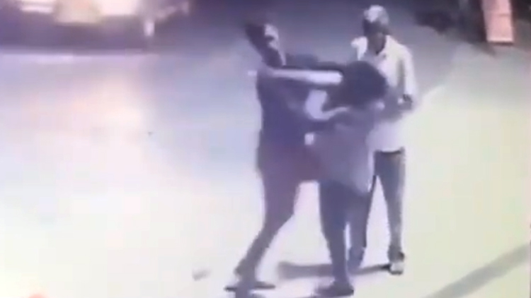 ബസ് കാത്തു നിന്ന അമ്മയെയും മകളെയും ആക്രമിച്ചയാൾ അറസ്​റ്റിൽ