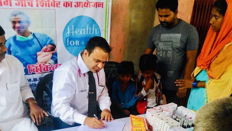 മൂ​ന്നു​ കു​ഞ്ഞു​ങ്ങ​ൾ കൂ​ടി മ​രി​ച്ചു; സേ​വ​ന സ​ന്ന​ദ്ധ​നാ​യി ഡോ. ​ക​ഫീ​ൽ​ഖാ​ൻ മു​സ​ഫ​ർ​പു​രി​ൽ