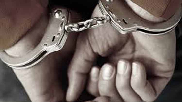 ക​ത്തി കാ​ട്ടി പ​ണം ത​ട്ട​ൽ: അ​ഞ്ചു​പേ​രെ പി​ടി​കൂ​ടി