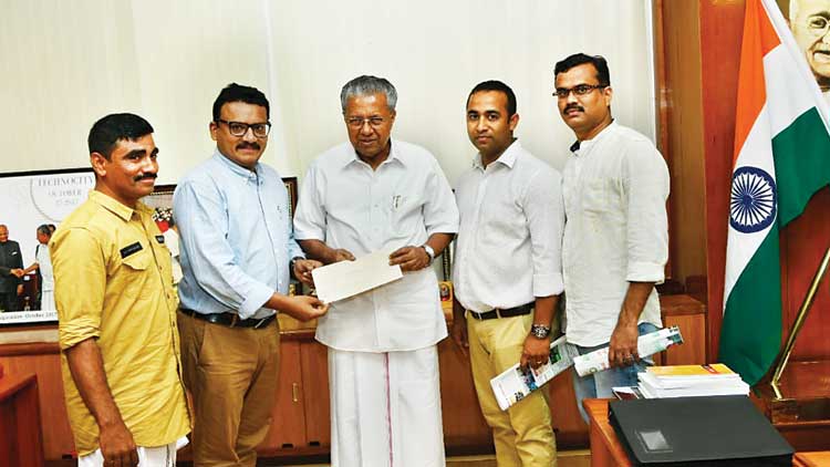 ക​ല കു​വൈ​ത്ത്​ നേ​താ​ക്ക​ൾ മു​ഖ്യ​മ​ന്ത്രി​യെ സ​ന്ദ​ർ​ശി​ച്ചു