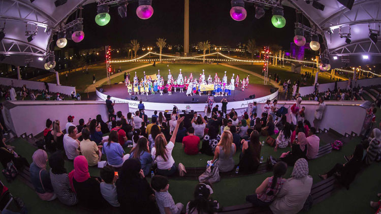 നൃ​ത്ത​വും ആ​ഘോ​ഷ​ങ്ങ​ളു​മാ​യി ഷാ​ർ​ജ ഫ്ലാ​ഗ് ​െഎല​ൻ​ഡി​ൽ ‘ക​ലിം​ഗ’ ഉ​ത്സ​വം