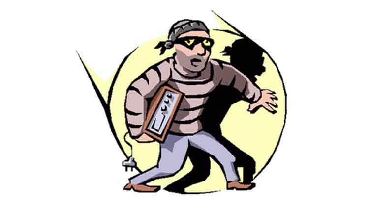 സൈ​നി​ക  യൂ​നി​​ഫോ​മി​ലെ​ത്തി  ക​വ​ർ​ച്ച  ന​ട​ത്തി​യ​താ​യി  പ​രാ​തി