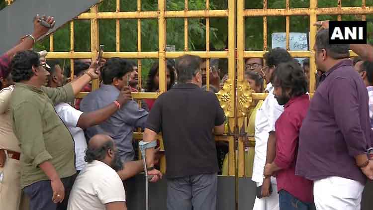 വിദ്യാർഥികൾക്ക് പിന്തുണയുമായെത്തിയ കമൽഹാസനെ മദ്രാസ് സർവകലാശാലയിൽ തടഞ്ഞു