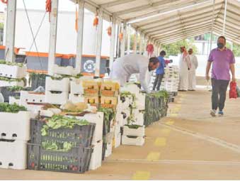 ഭ​ക്ഷ​ണ​സാ​ധ​ന​ങ്ങ​ൾ മു​ട​ങ്ങി​ല്ല: കി​ഴ​ക്ക​ൻ പ്ര​വി​ശ്യ​യി​ൽ താ​ൽ​ക്കാ​ലി​ക ക​മ്പോ​ള​ങ്ങ​ൾ