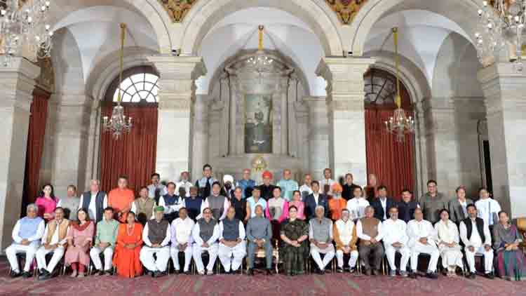 കനികയോടൊപ്പം വിരുന്നിൽ പ​​ങ്കെടുത്ത എം.പി രാഷ്​ട്രപതി ഭവനിലുമെത്തി