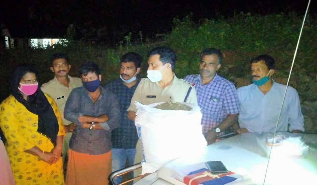 മുക്കത്ത് വൻ കഞ്ചാവ് വേട്ട: പാലക്കാട്ട് സ്വദേശികളായ സഹോദരനും സഹോദരിയും അറസ്റ്റിൽ