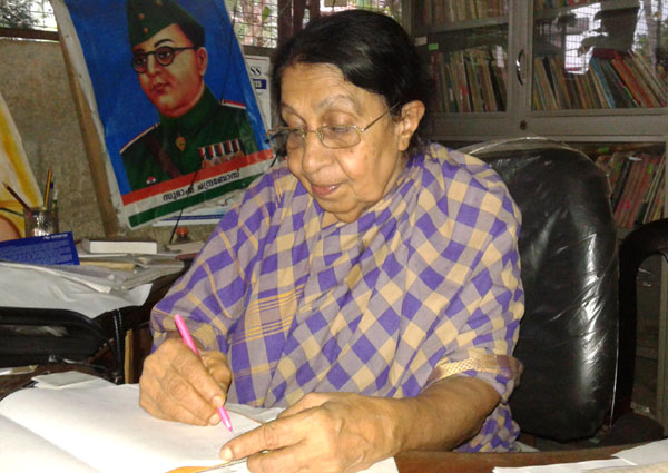 ഉരുകിയൊലിക്കുമ്പോഴും വെളിച്ചം പകര്‍ന്ന്