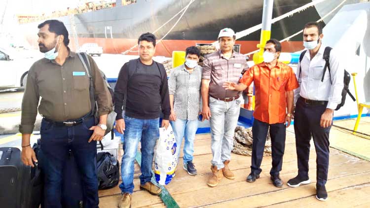 ആശ്വാസ തീരമണഞ്ഞ്​ അവർ നാട്ടിലേക്ക്​