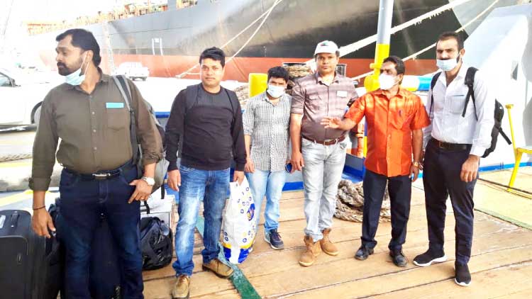 ആശ്വാസ തീരമണഞ്ഞ്​ അവർ നാട്ടിലേക്ക്​