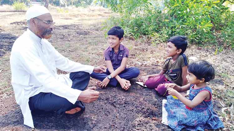 പാ​തി​യു​റ​ക്ക​ത്തി​ലെ അ​ത്താ​ഴം ബ​യ്​​ക്ക​ലും നി​യ്യ​ത്ത്​ വെ​ക്ക​ലും