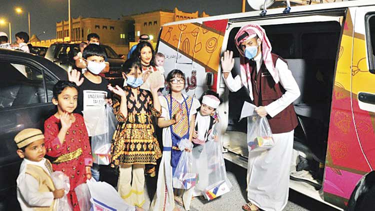 പതിവ് തെറ്റാതെ ഗരങ്കാവോ; ബസുകളിൽ മധുര വിതരണം