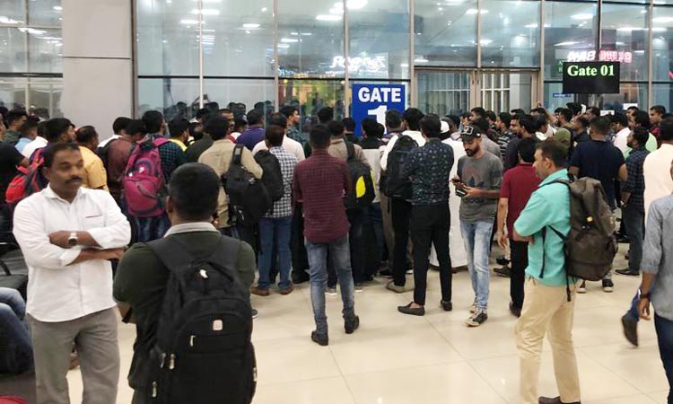 കോഴിക്കോട്-അബുദാബി എയർ ഇന്ത്യ എക്സ്പ്രസ്സ് വിമാനം രണ്ട് മണിക്കൂർ വൈകി