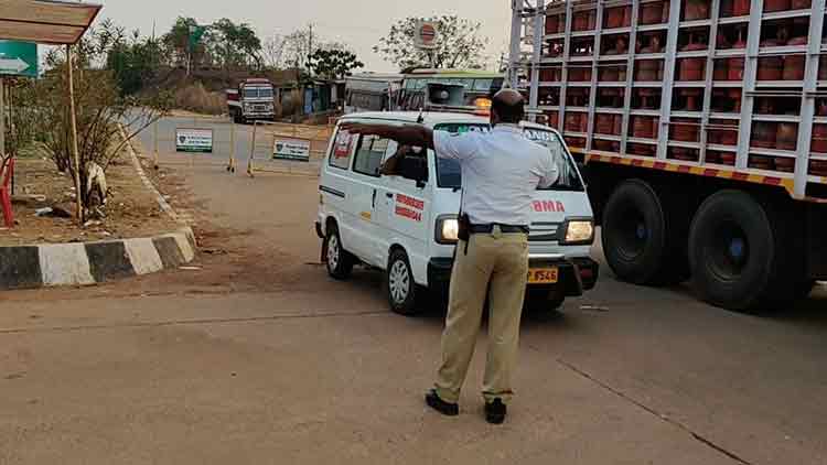 വിട്ടുവീഴ്ചയില്ലാതെ കർണാടക