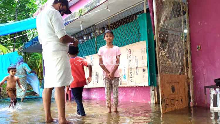മഴ കനത്തു; കാസർകോട്ടെ തീരമേഖലയിൽ വീടുകളിൽ വെള്ളംകയറി
