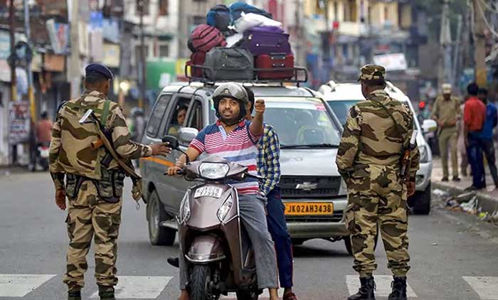 കശ്മീർ: ഈദ് പ്രമാണിച്ച് ഇന്‍റർനെറ്റ്, ഫോൺ സേവനങ്ങൾ ഭാഗികമായി പുനഃസ്ഥാപിച്ചു