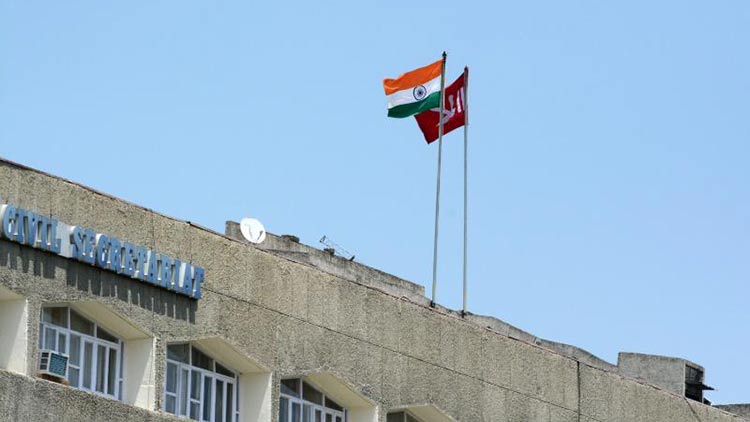 kashmir-flag-and-indian-flag.jpg