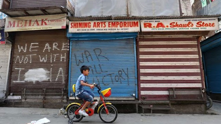 തു​​റ​​ന്ന ലോ​​ക്ഡൗ​​ൺ തു​​റ​​ക്കാ​​ത്ത ക​​ശ്മീ​​ർ 