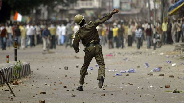 കശ്മീരില്‍ ബന്ദ്: കര്‍ഫ്യൂ പ്രഖ്യാപിച്ചു; വിഘടനവാദി നേതാക്കള്‍ വീട്ടുതടങ്കലില്‍