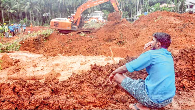 അവരിപ്പോഴും പച്ച മണ്ണിൽ; കവളപ്പാറയുടെ കാത്തിരിപ്പ്​ നീളുന്നു