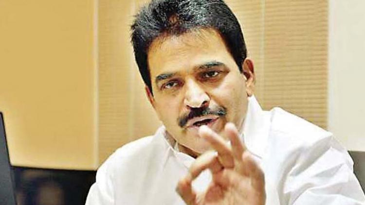 ‘‘കോൺഗ്രസ്​ നൽകുന്ന പണം വാങ്ങണം​; മുഖ്യമന്ത്രി ദുരഭിമാനം വെടിയണം’’