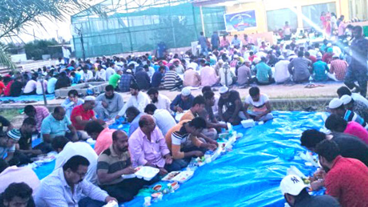 വ​ഫ്ര​യി​ലെ ​തൊ​ഴി​ലാ​ളി​ക​ൾ​ക്കൊപ്പം ‘കി​യ’​യു​ടെ മെ​ഗാ ഇ​ഫ്​​താ​ർ