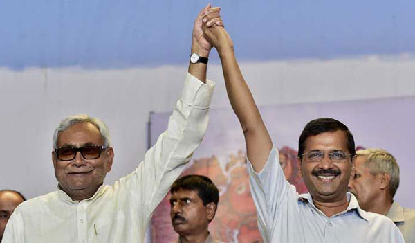 മോദിക്കെതിരെ ആഞ്ഞടിച്ച് നിതീഷും കെജ് രിവാളും ഒരേവേദിയില്‍