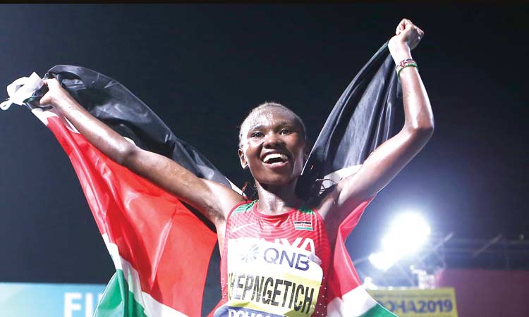 ലോകമീറ്റ്: മരത്തണിൽ ഒന്നാമതായി കെനിയയുടെ റുത് ചെപ്ൻഗെറ്റിച്ചിന് സ്വർണം ലോകമീറ്റ്: മരത്തണിൽ ഒന്നാമതായി കെനിയയുടെ റുത് ചെപ്ൻഗെറ്റിച്ചിന് സ്വർണം